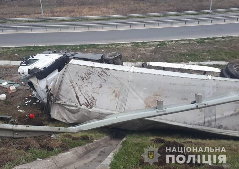 ДТП на Львівщині: 30-річний водій вантажівки із Закарпаття..., фото-2 ДТП на Львівщині: 30-річний водій вантажівки із Закарпаття злетів у кювет (ФОТО), фото-2