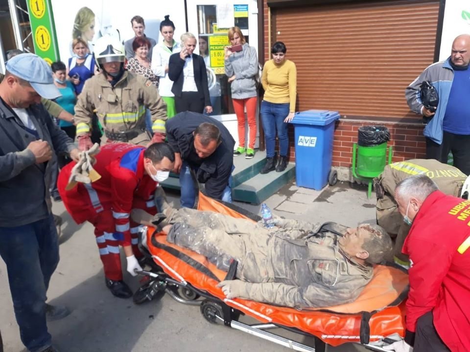 Без ознак життя: під завалами кінотеатру у Виноградові знай..., фото-1 Без ознак життя: під завалами кінотеатру у Виноградові знайшли мертвого чоловіка (ФОТО), фото-1