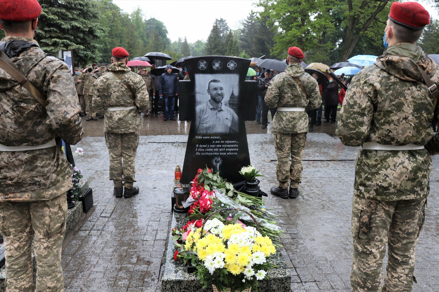 У Сумах урочисто встановили пам'ятник загиблому командиру з..., фото-1 У Сумах урочисто встановили пам'ятник загиблому командиру закарпатської 128-ої бригади (ФОТО), фото-1