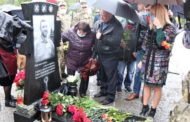 У Сумах урочисто встановили пам'ятник загиблому командиру з..., фото-5 У Сумах урочисто встановили пам'ятник загиблому командиру закарпатської 128-ої бригади (ФОТО), фото-5