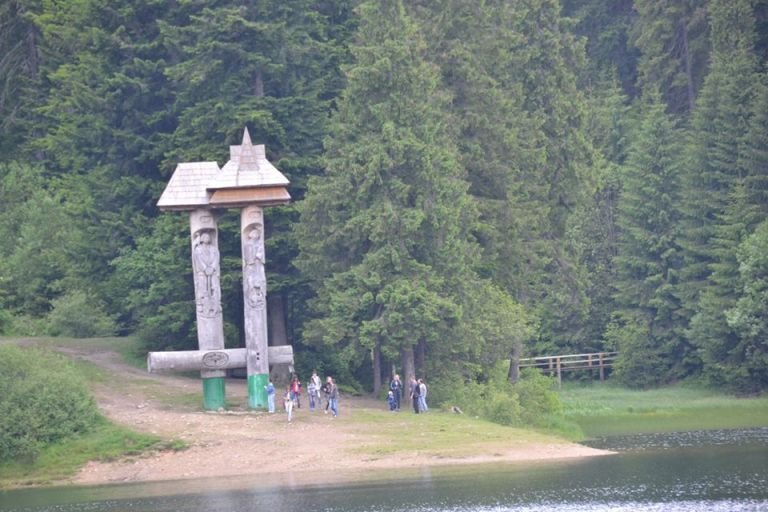 Проїзд забронено: у вихідні дні дістатися до озера Синевир..., фото-2 Проїзд забронено: у вихідні дні дістатися до озера Синевир можна лише пішки (ФОТО), фото-2
