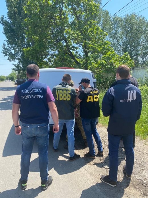 Закарпатського прикордонника затримали на хабарі - "допомаг..., фото-1 Закарпатського прикордонника затримали на хабарі - "допомагав" контрабандистам цигарок, фото-1