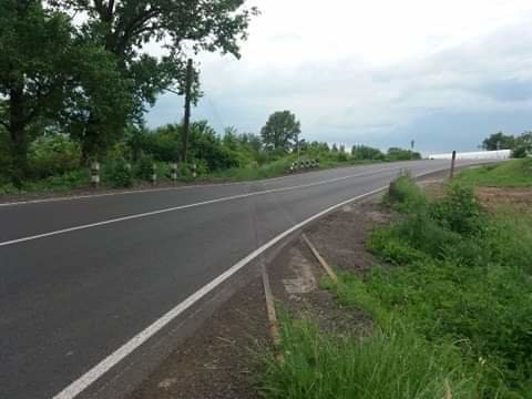 Дорожники почали розкопувати закатану в асфальт Боржавську..., фото-1 Дорожники почали розкопувати закатану в асфальт Боржавську вузькоколійку (ВІДЕО), фото-1