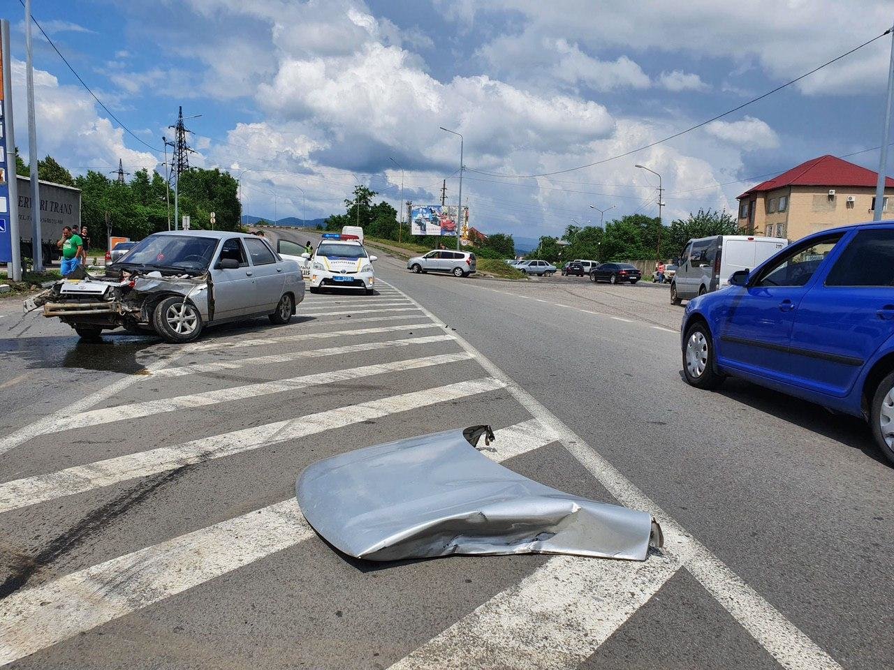 ДТП в Мукачеві: зіткнулися ВАЗ і Skoda (ФОТО), фото-4 ДТП в Мукачеві: зіткнулися ВАЗ і Skoda (ФОТО), фото-4
