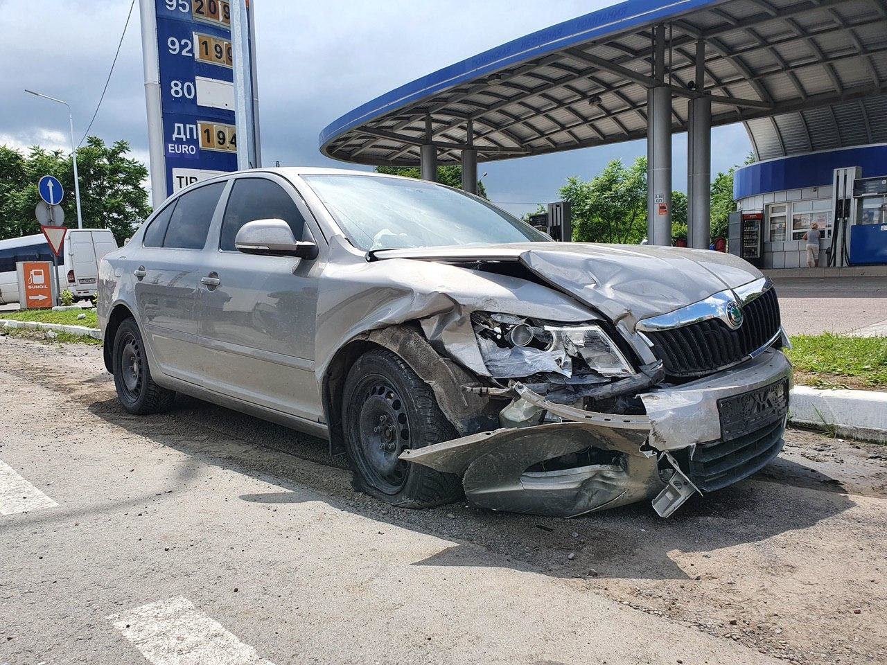 ДТП в Мукачеві: зіткнулися ВАЗ і Skoda (ФОТО), фото-2 ДТП в Мукачеві: зіткнулися ВАЗ і Skoda (ФОТО), фото-2