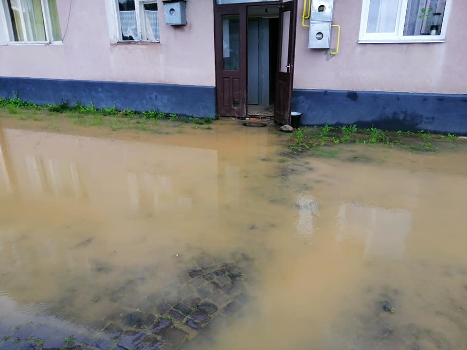 Підтоплені будинки та вулиці: ще одне місто Закарпаття пост..., фото-6 Підтоплені будинки та вулиці: ще одне місто Закарпаття постраждало від негоди (ФОТО), фото-6