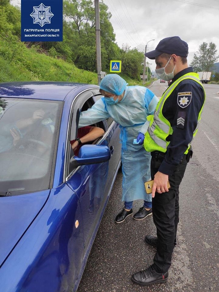 На в’їзді у Закарпаття медики перевіряють температуру у вод..., фото-2 На в’їзді у Закарпаття медики перевіряють температуру у водіїв і пасажирів (ФОТО), фото-2