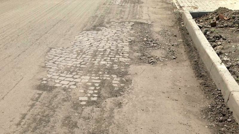 В Ужгороді під старим шаром асфальту виявили давню бруківку..., фото-3 В Ужгороді під старим шаром асфальту виявили давню бруківку (ФОТО), фото-3