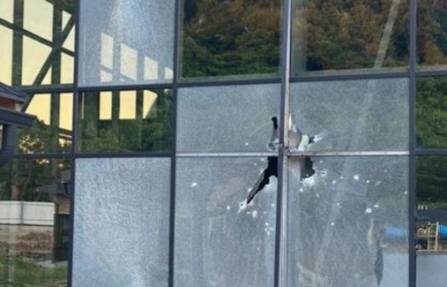 На Закарпатті стріляли у будівлю відпочинкового комплексу з..., фото-1 На Закарпатті стріляли у будівлю відпочинкового комплексу з РПГ (ФОТО, ВІДЕО), фото-1