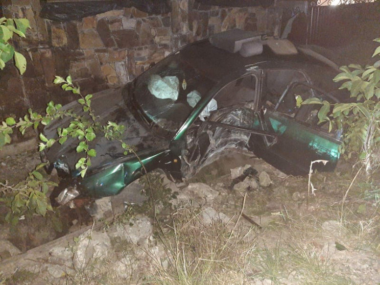 ДТП на Виноградівщині: водія затисло в салоні автівки, фото-1 ДТП на Виноградівщині: водія затисло в салоні автівки, фото-1
