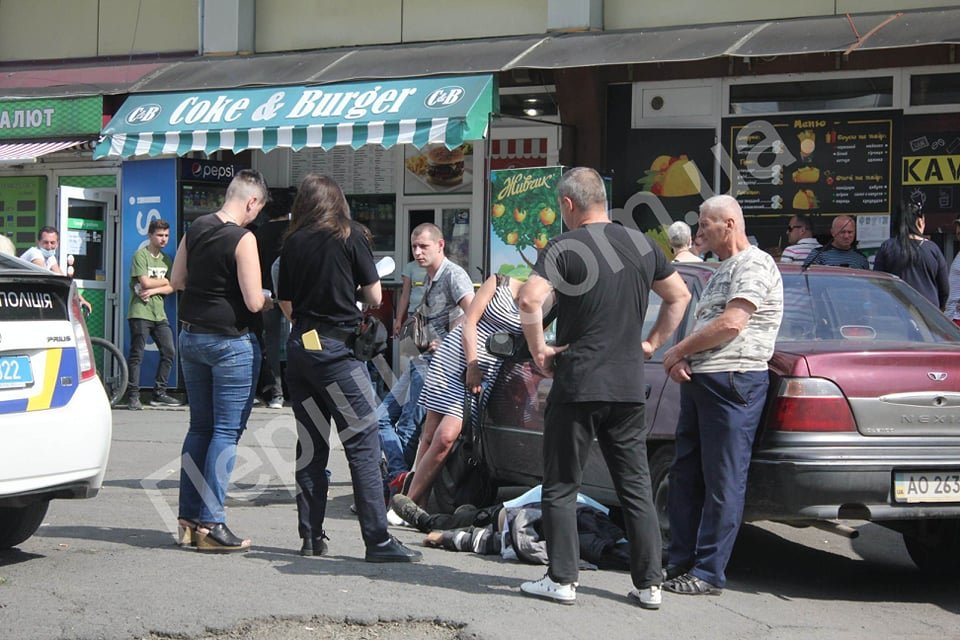 Стало зле: в Ужгороді таксист помер за кермом власного авто..., фото-2 Стало зле: в Ужгороді таксист помер за кермом власного авто (ФОТО), фото-2