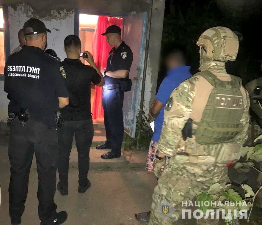 Примушували безкоштовно працювати на полях: заробітчани із..., фото-2 Примушували безкоштовно працювати на полях: заробітчани із Закарпаття потрапили у рабство (ФОТО), фото-2