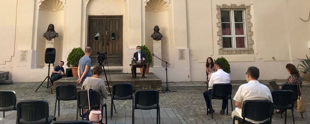 Область знаходиться між червоним і помаранчевим рівнями не..., фото-1 Область знаходиться між червоним і помаранчевим рівнями небезпеки, - Петров про ситуацію з COVID-19, фото-1