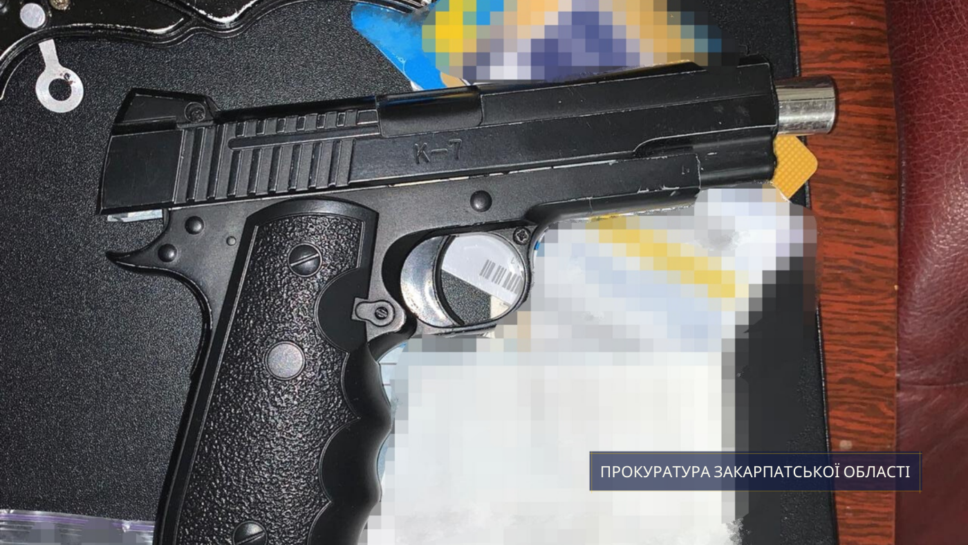 У пограбуванні ювелірного магазину на Закарпатті підозрюют..., фото-2 У пограбуванні ювелірного магазину на Закарпатті підозрюють мешканців Кривого Рогу (ФОТО), фото-2
