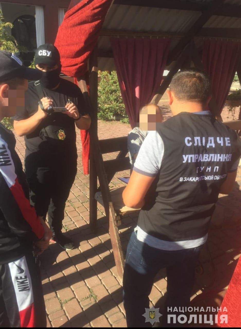 Подробиці затримання на хабарі начальника одного з відділів..., фото-1 Подробиці затримання на хабарі начальника одного з відділів обласного Держгеокадастру Закарпаття (ФОТО), фото-1