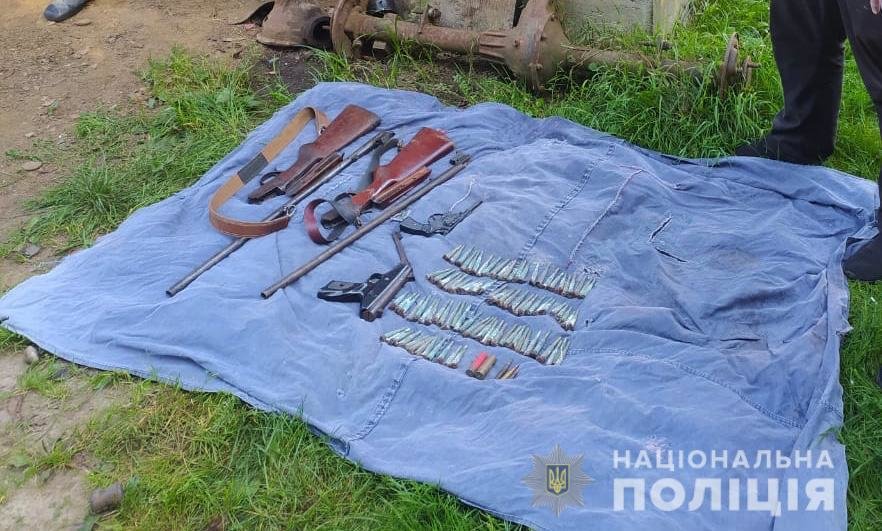 У закарпатця вдома виявили зброю та набої (ФОТО), фото-1 У закарпатця вдома виявили зброю та набої (ФОТО), фото-1