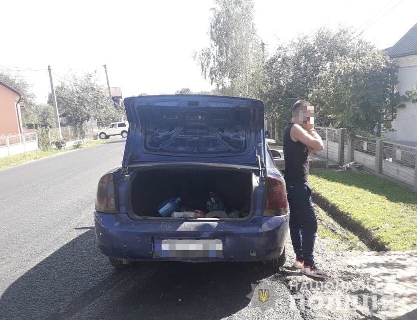 Тячівська поліція виявила наркотики під час огляду автомобі..., фото-1 Тячівська поліція виявила наркотики під час огляду автомобіля місцевого жителя (ФОТО), фото-1
