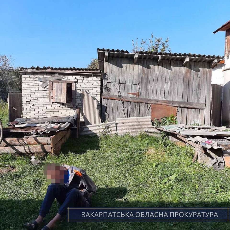Зупинили сусіди: закарпатець ножем, ледь не зарізав свою сп..., фото-2 Зупинили сусіди: закарпатець ножем, ледь не зарізав свою співмешканку (ФОТО), фото-2