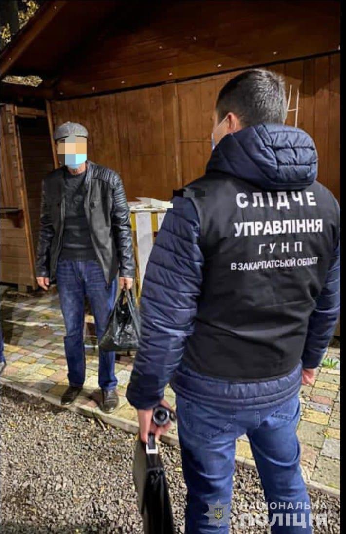 Офіційно: в Ужгороді правоохоронці затримали чоловіка за пі..., фото-2 Офіційно: в Ужгороді правоохоронці затримали чоловіка за підкуп виборців (ФОТО), фото-2