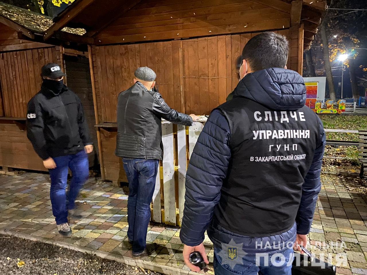 Офіційно: в Ужгороді правоохоронці затримали чоловіка за пі..., фото-1 Офіційно: в Ужгороді правоохоронці затримали чоловіка за підкуп виборців (ФОТО), фото-1