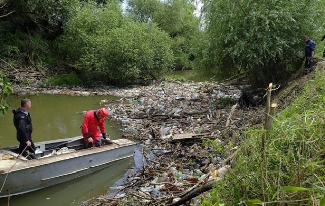 На Закарпатті ліквідували затори сміття на річці Боржава (Ф..., фото-1 На Закарпатті ліквідували затори сміття на річці Боржава (ФОТО), фото-1