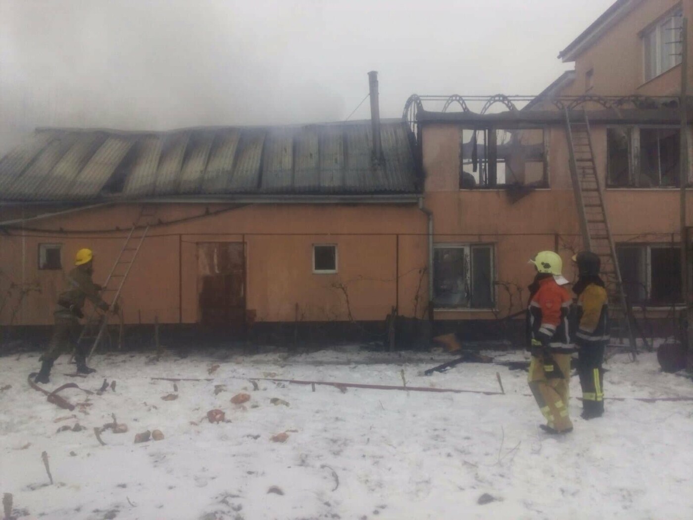 На Ужгородщині вогнеборці ліквідували пожежу (ФОТО), фото-2 На Ужгородщині вогнеборці ліквідували пожежу (ФОТО), фото-2