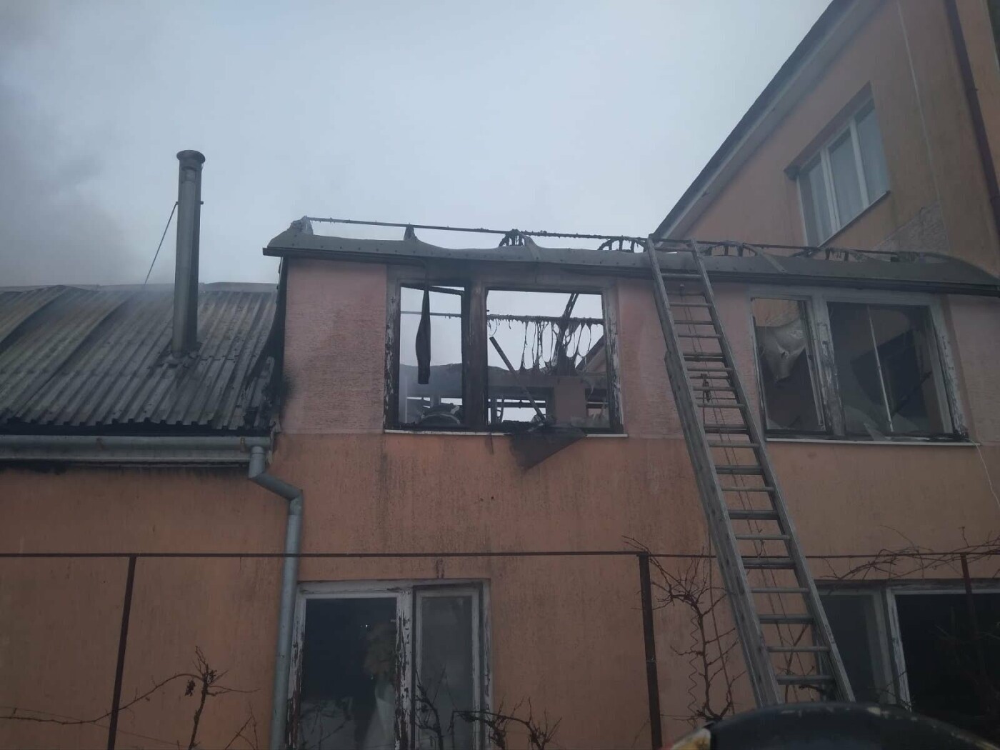 На Ужгородщині вогнеборці ліквідували пожежу (ФОТО), фото-3 На Ужгородщині вогнеборці ліквідували пожежу (ФОТО), фото-3