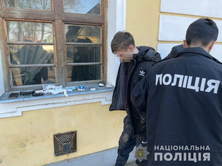 У неповнолітнього закарпатця вилучили зброю і наркотики (ФОТО), фото-1 У неповнолітнього закарпатця вилучили зброю і наркотики (ФОТО), фото-1