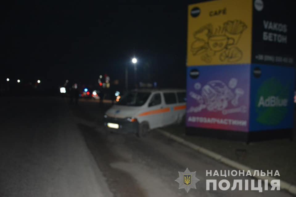 Нетвереза закарпатка в’їхала у авто 