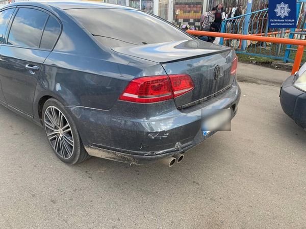 Розшукують винуватця: в Мукачеві водій "протаранив" дві автівки та зник (ФОТО), фото-3