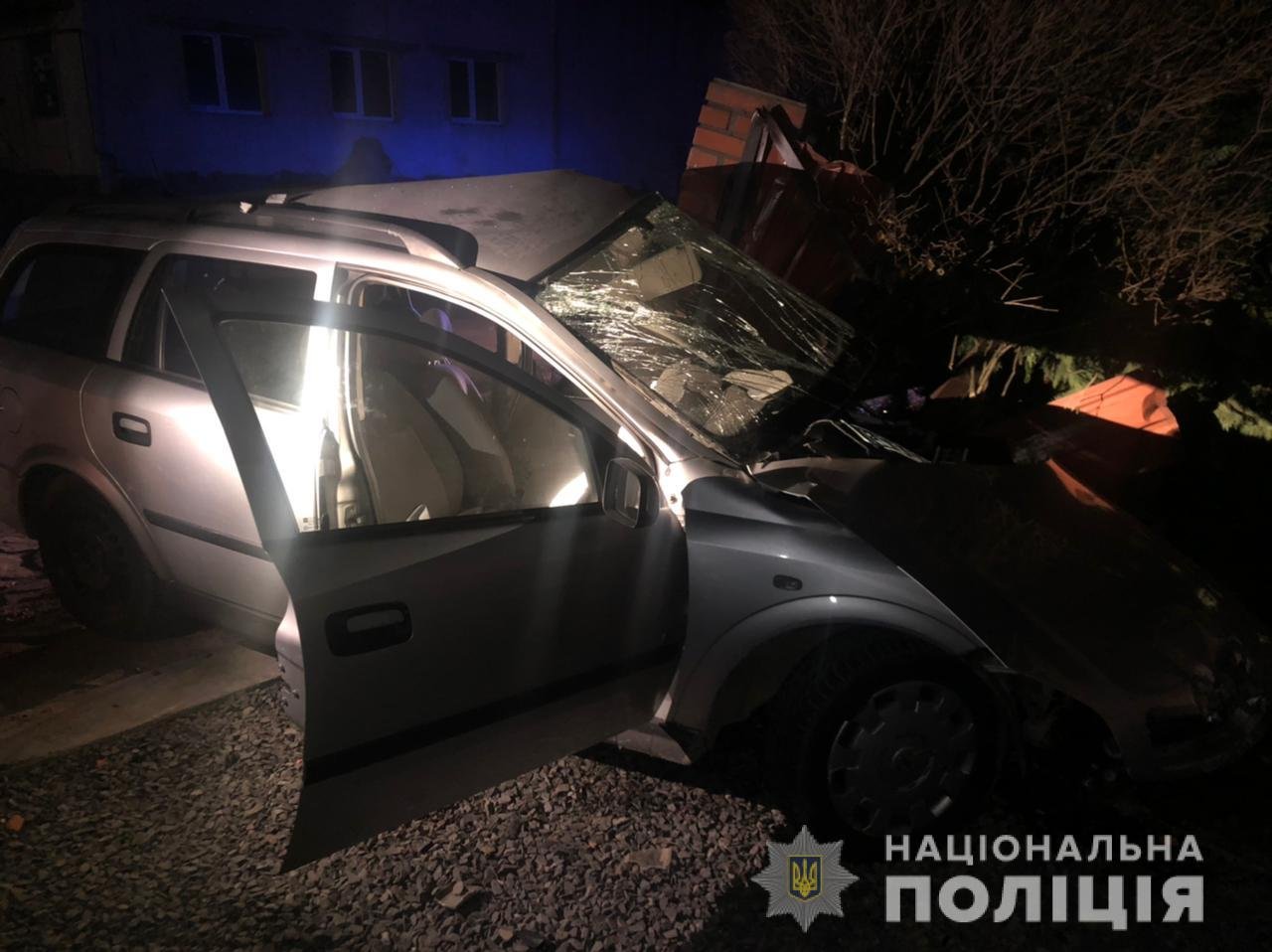 Смертельна ДТП на Мукачівщині. Водій зіткнувся з огорожею (ФОТО), фото-1