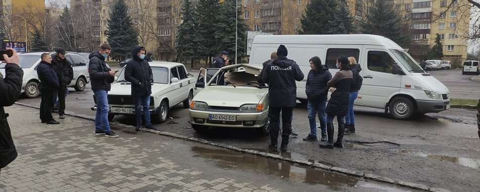 В Ужгороді стався вибух в салоні автомобіля, фото-1