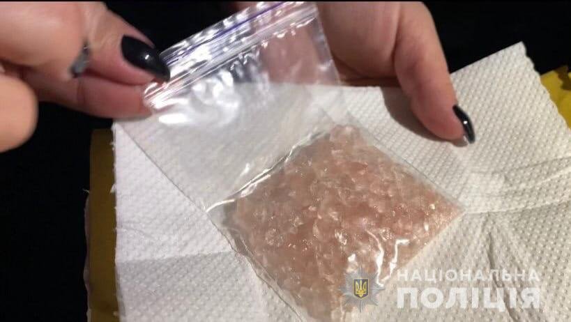 На Ужгородщині у 22-річного чоловіка виявили небезпечний наркотик