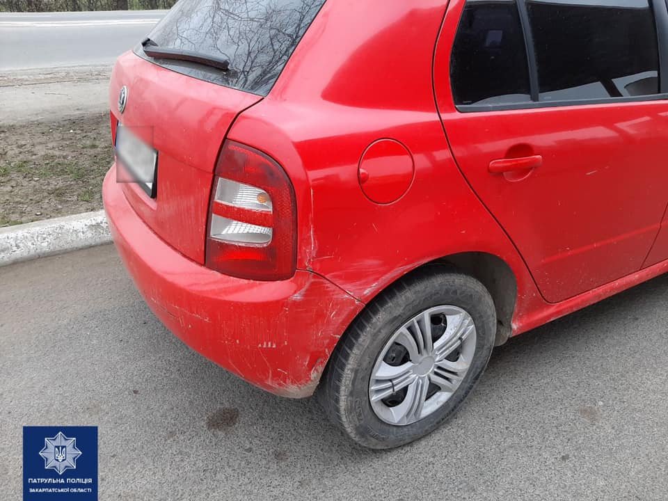 Патрульні Закарпаття розшукують винуватця та очевидців ДТП у Мукачеві