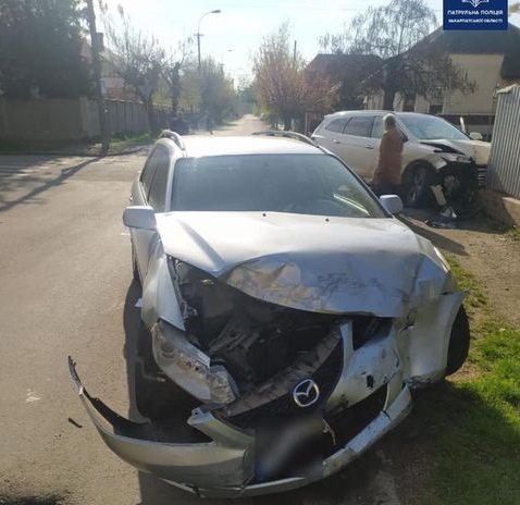 ДТП в Ужгороді: водій авто Hyundai зіштовхнувся з автомобілем Mazda