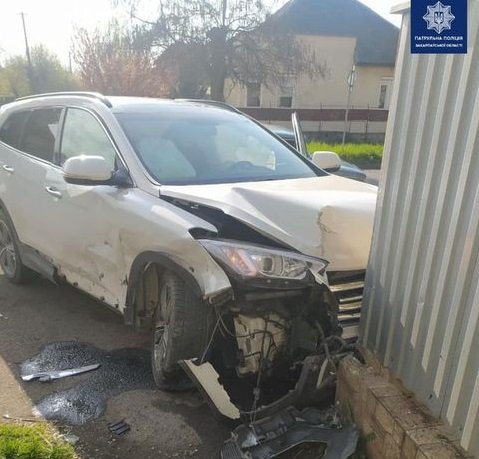 ДТП в Ужгороді: водій авто Hyundai зіштовхнувся з автомобілем Mazda, фото-2