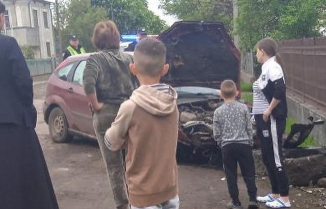 ДТП на Закарпатті: автівка влетіла в огорожу (ФОТО), фото-3