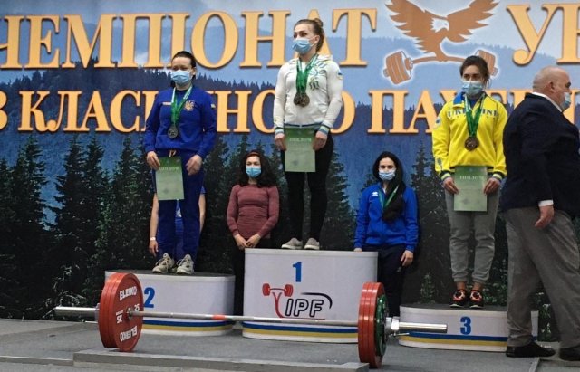 Закарпатка стала кращою в Україні серед пауерліфтерів