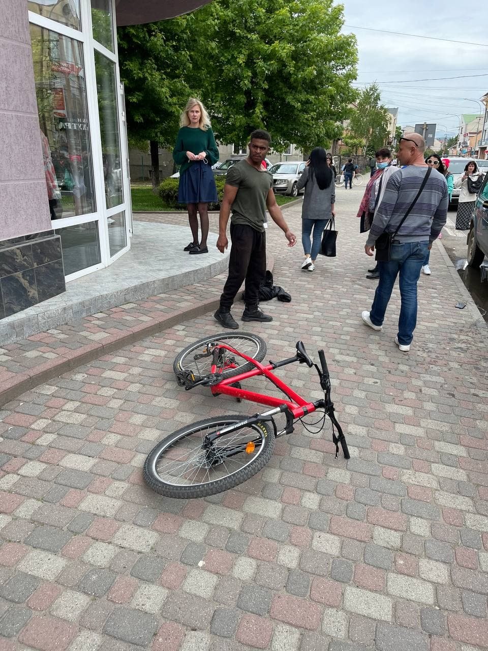 В Ужгороді іноземець напав на велосипедиста (СОЦМЕРЕЖІ), фото-2