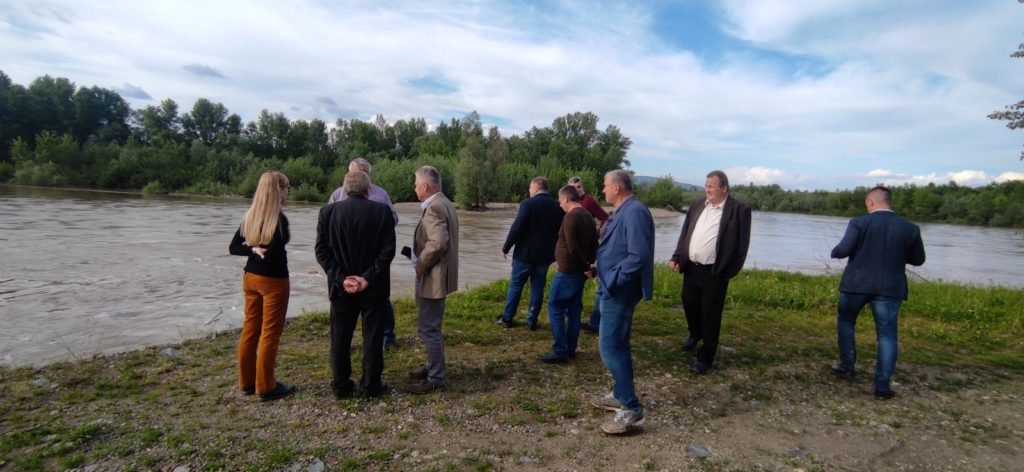 На Закарпатті триває реконструкція лівобережної дамби Тиси 