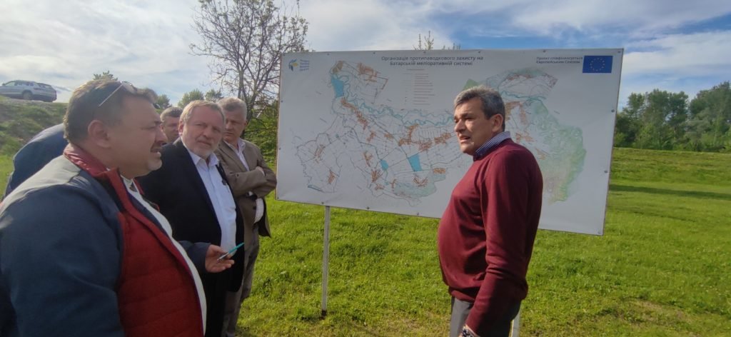 На Закарпатті триває реконструкція лівобережної дамби Тиси , фото-2