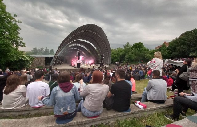 В Ужгороді гурт "БезОбмежень" зібрав аншлаг (ФОТО, ВІДЕО), фото-1 В Ужгороді гурт "БезОбмежень" зібрав аншлаг (ФОТО, ВІДЕО), фото-1