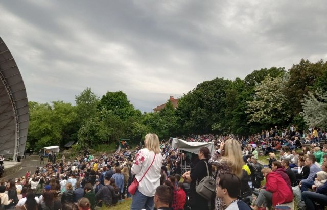 В Ужгороді гурт "БезОбмежень" зібрав аншлаг (ФОТО, ВІДЕО), фото-4 В Ужгороді гурт "БезОбмежень" зібрав аншлаг (ФОТО, ВІДЕО), фото-4
