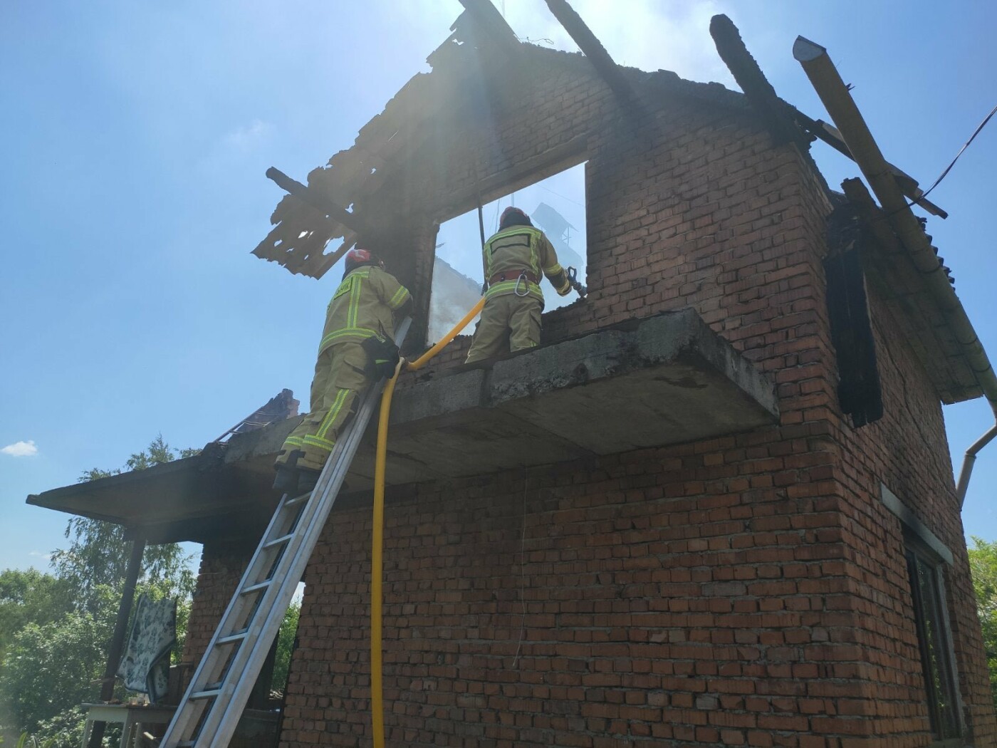 На Ужгородщині горів житловий будинок в дачному масиві