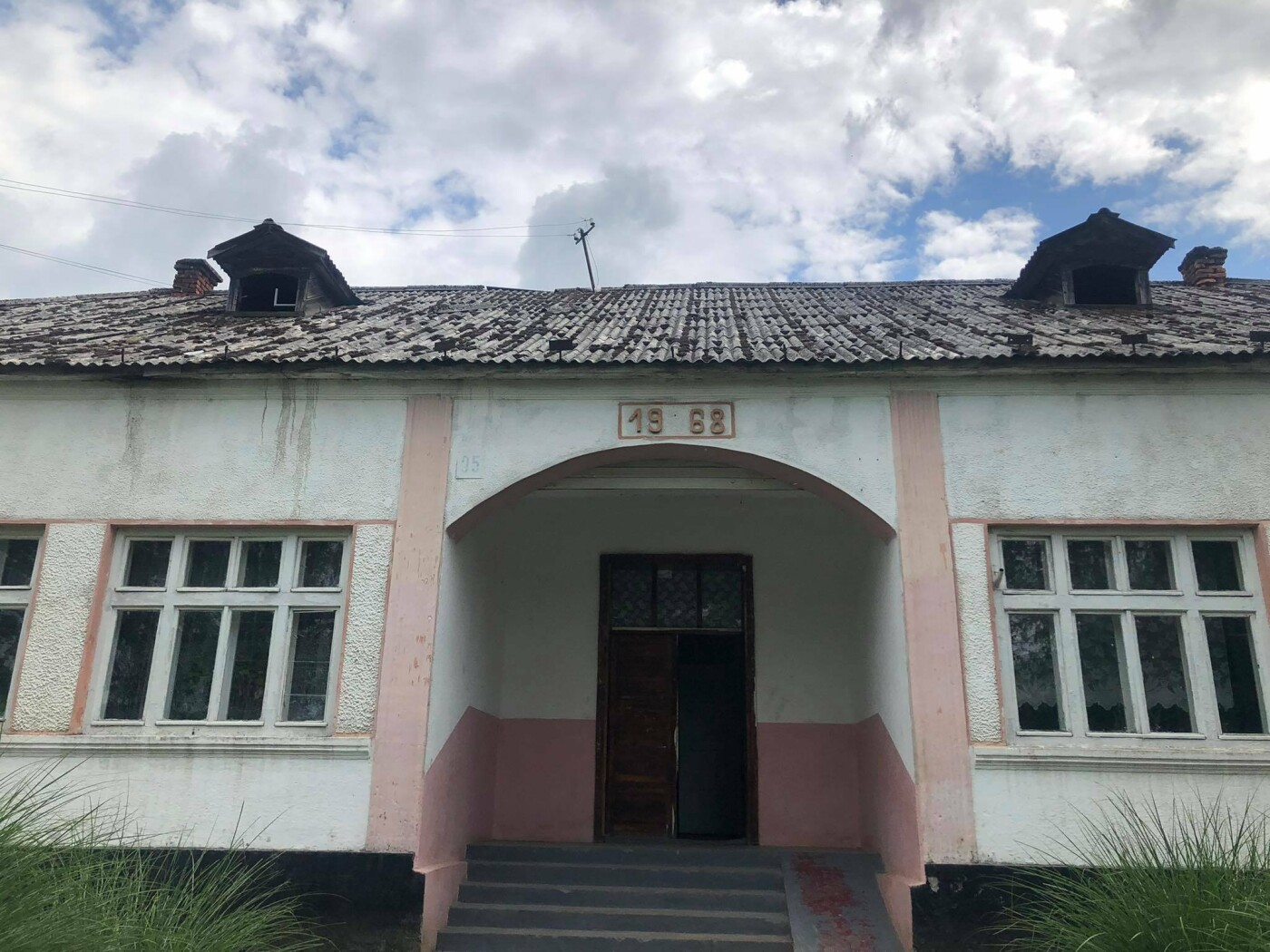Тече дах, прогнила підлога: на Закарпатті ще одна гімназія потребує ремонту (ФОТО), фото-8