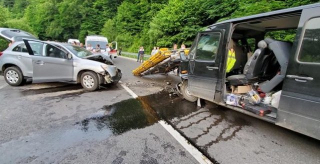 ДТП на Львівщині: Внаслідок зіткнення автівок постраждало 3 закарпатців