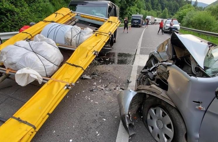 ДТП на Львівщині: Внаслідок зіткнення автівок постраждало 3 закарпатців (ФОТО), фото-2