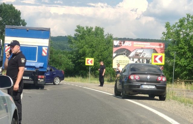ДТП на Мукачівщині: зіткнулися легковик та вантажівка (ФОТО), фото-4