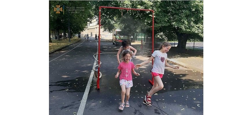 Де в Ужгороді встановили охолоджуючі рамки