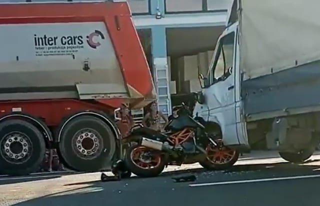 ДТП на Закарпатті: зіштовхнулися мотоцикл та вантажівка